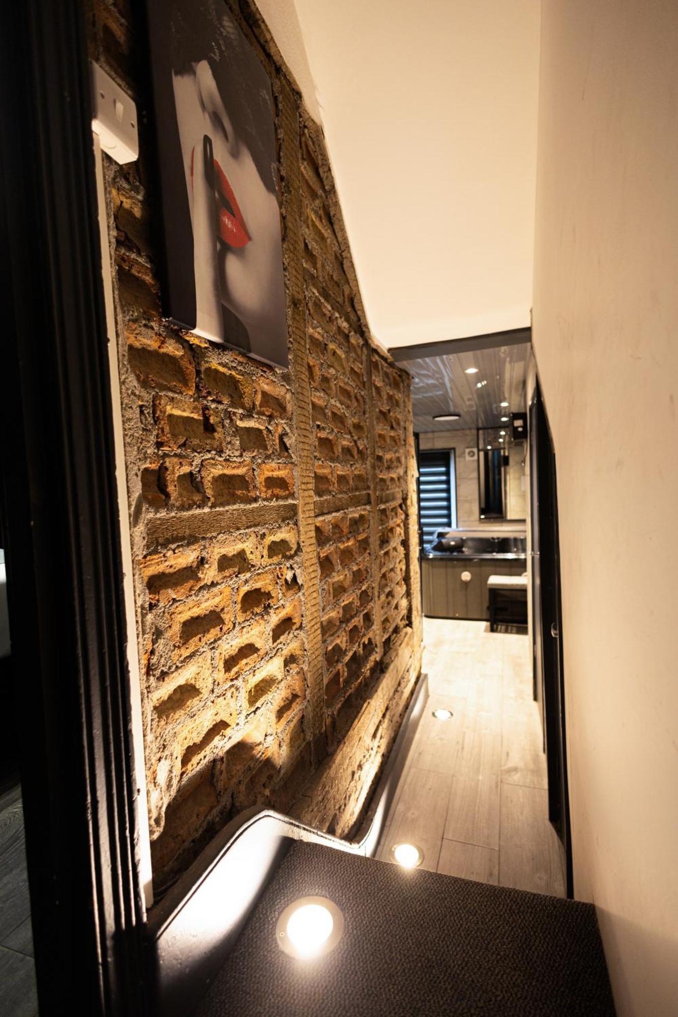 London, Jacuzzi 1 Bedroom Apartment Exterior photo